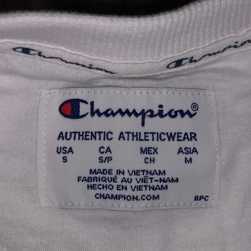Lot of 3 lightweight jackets/sweatshirt. ‎ Size Small.